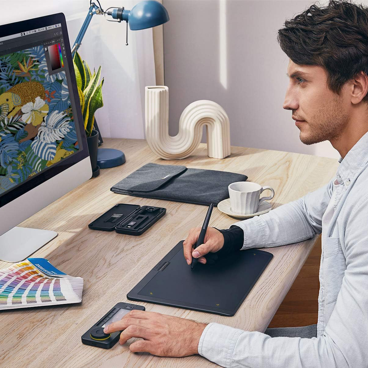 XENCELABS Graphic Tablet Medium Wireless Drawing Tablet with 2 Battery-Free Digital Pen